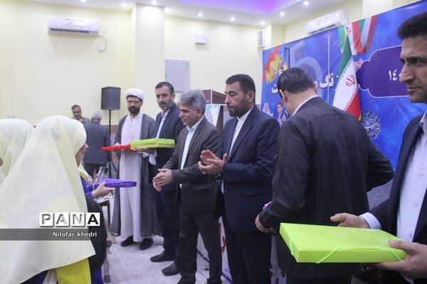 نشست صمیمی  استاندار بوشهر با کادر مدرسه استثنایی دوستان شهرستان بوشهر