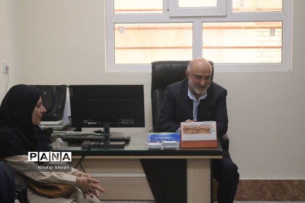 نشست صمیمی  استاندار بوشهر با کادر مدرسه استثنایی دوستان شهرستان بوشهر
