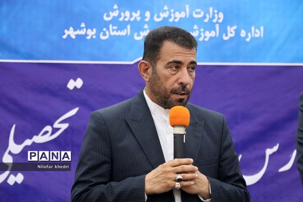 نشست صمیمی  استاندار بوشهر با کادر مدرسه استثنایی دوستان شهرستان بوشهر