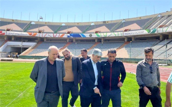 بررسی میدانی هاشمی و تاج از وضعیت ترمیم چمن آزادی