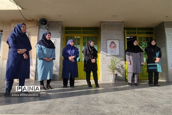 آیین و مانور بازگشایی مدارس در دبیرستان هیات امنایی بهرام رزمی