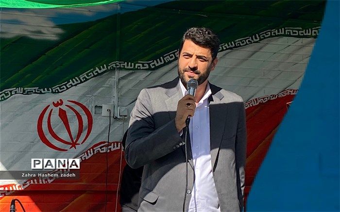 کلاس‌های درس سنگر آماده‌سازی  برای تاریخ‌سازی کشور است