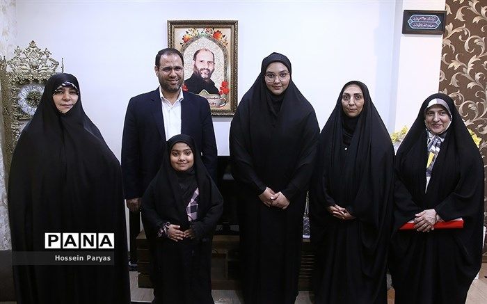 وزیر آموزش و پرورش مهمان خانواده شهید پوریا احمدی شد