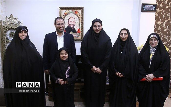 وزیر آموزش و پرورش مهمان خانواده شهید پوریا احمدی شد