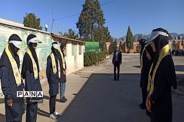 نواختن زنگ نماز، ایثار و مقاومت همزمان با آغاز سال تحصیلی جدید در دبیرستان برادران طباطبایی