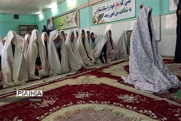 نواختن زنگ نماز، ایثار و مقاومت همزمان با آغاز سال تحصیلی جدید در دبیرستان برادران طباطبایی