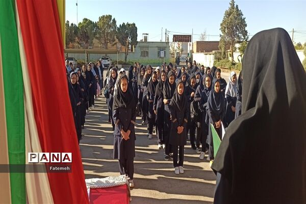 نواختن زنگ نماز، ایثار و مقاومت همزمان با آغاز سال تحصیلی جدید در دبیرستان برادران طباطبایی