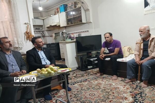 دیدارمدیرآموزش و پرورش اسلامشهر با خانواده شهدای دانش‌آموز