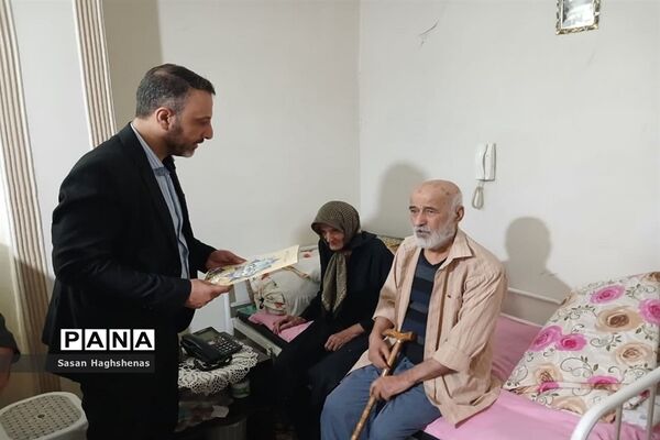 دیدارمدیرآموزش و پرورش اسلامشهر با خانواده شهدای دانش‌آموز