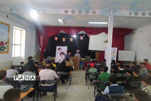 جشن آغاز سال تحصیلی در دبیرستان تازه تاسیس میثاق