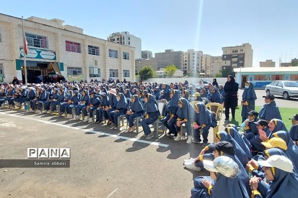 جشن آغاز امامت امام‌زمان(عج) در دبستان شهید سجادیان رودهن