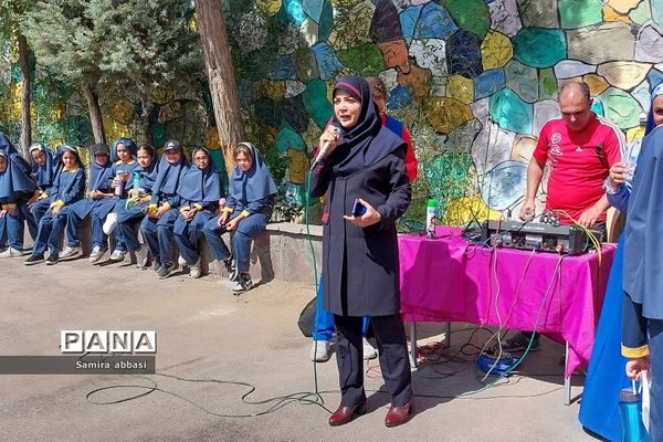 جشن آغاز امامت امام‌زمان(عج) در دبستان شهید سجادیان رودهن