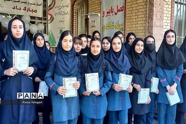 جشن آغاز امامت امام زمان(عج) و گرامیداشت هفته دفاع مقدس در هنرستان فدک