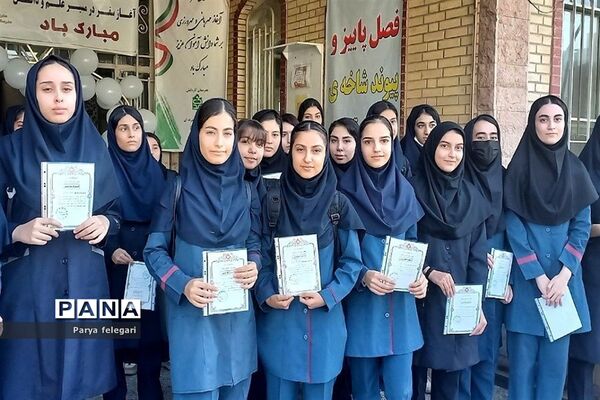 جشن آغاز امامت امام زمان(عج) و گرامیداشت هفته دفاع مقدس در هنرستان فدک