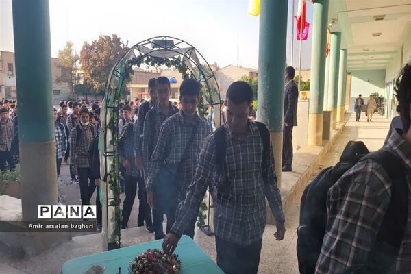 مراسم آغازسال تحصیلی جدید در دبیرستان هیات امنایی ماندگار نمازی ناحیه ۴ شیراز