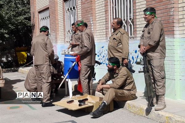 نمایش کاروان مقاومت در دبیرستان هفده شهریور فیروزکوه
