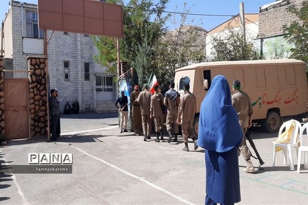 نمایش کاروان مقاومت در دبیرستان هفده شهریور فیروزکوه