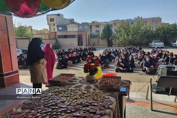 مراسم جشن آغاز امامت و تجدید بیعت با امام دوازدهم (عج)در آموزشگاه فرزانگان اسلامشهر