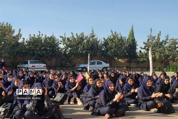 مراسم جشن آغاز امامت و تجدید بیعت با امام دوازدهم (عج)در آموزشگاه فرزانگان اسلامشهر