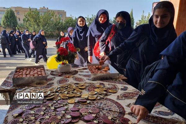 مراسم جشن آغاز امامت و تجدید بیعت با امام دوازدهم (عج)در آموزشگاه فرزانگان اسلامشهر