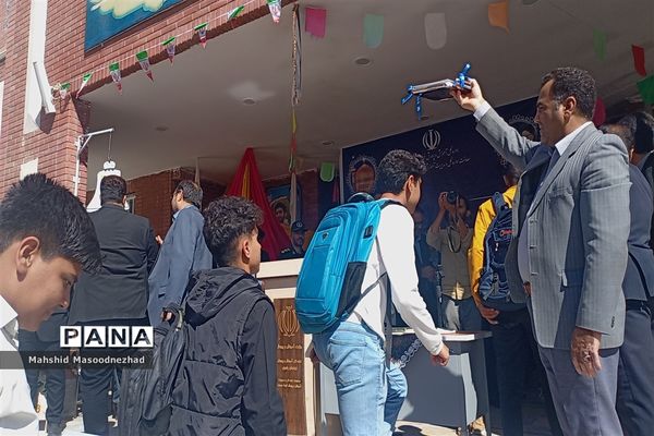 آیین نواختن زنگ مهر و مقاومت وَ مهر مهدوی در هنرستان علامه طباطبایی شهرستان تربت حیدریه