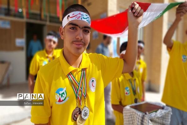 نوای زنگ ایثار و مقاومت در مدارس مروست طنین انداز شد
