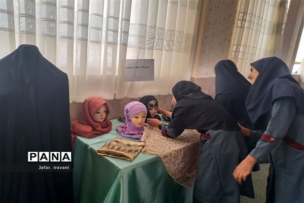 نوای زنگ ایثار و مقاومت در مدارس مروست طنین انداز شد