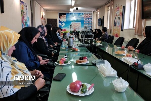 مراسم تقدیر از نخبگان کنکور سراسری رودهن توسط فرمانده سپاه دماوند