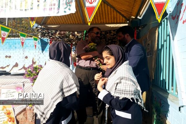 مراسم هفته دفاع مقدس در دبیرستان نرجس منطقه ۱۳