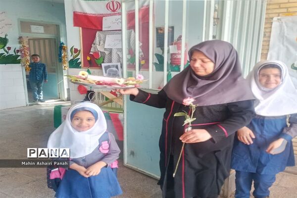 برگزاری آیین آغاز سال تحصیلی و جشن ولایت در مدرسه منتظری فتح آباد خاتم