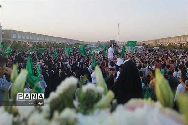 تجدید بیعت مردم اصفهان با امام زمان (عج)