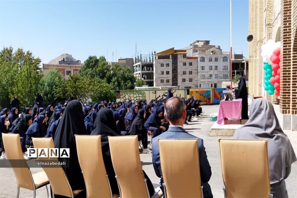 نواختن زنگ انتظار در هنرستان شیخ محمد بلیغ به‌مناسبت آغاز ولایت ولی عصر (ع)