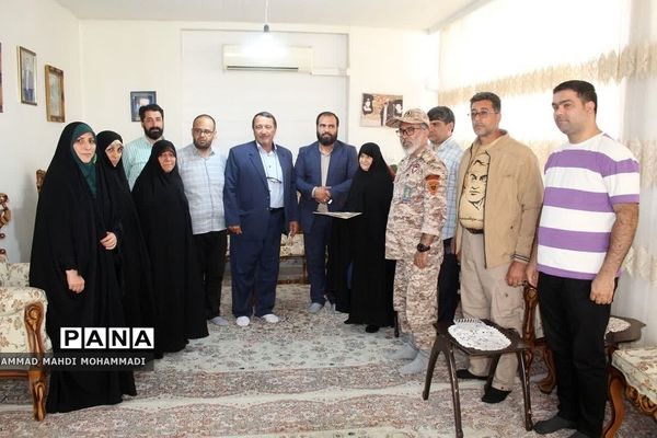 دیدار مسئولان شهری فشافویه با خانواده شهدای منطقه