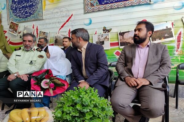 فرزندان شهید حسین اسماعیلی توسط مدیرکل آموزش و پرورش شهرستان‌های تهران راهی کلاس درس شدند