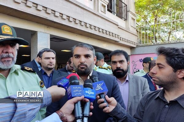 فرزندان شهید حسین اسماعیلی توسط مدیرکل آموزش و پرورش شهرستان‌های تهران راهی کلاس درس شدند