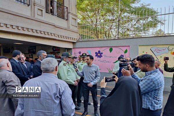 فرزندان شهید حسین اسماعیلی توسط مدیرکل آموزش و پرورش شهرستان‌های تهران راهی کلاس درس شدند