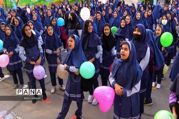 نواخته شدن زنگ مهر در آیین نمادین بازگشایی مدارس به دستان خیر منطقه ۱۸