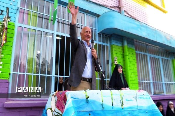 نواخته شدن زنگ مهر در آیین نمادین بازگشایی مدارس به دستان خیر منطقه ۱۸