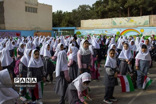 مراسم جشن عاطفه‌ها در دبستان شهید محلاتی