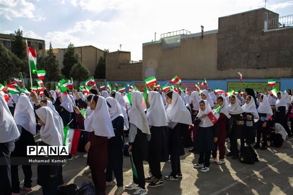 مراسم جشن عاطفه‌ها در دبستان شهید محلاتی