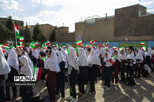 مراسم جشن عاطفه‌ها در دبستان شهید محلاتی