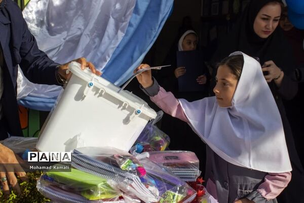 مراسم جشن عاطفه‌ها در دبستان شهید محلاتی