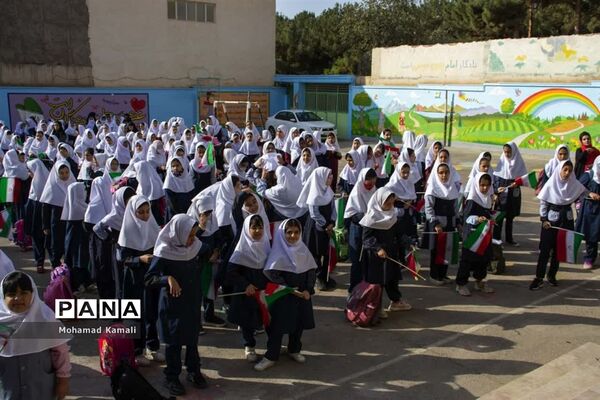 مراسم جشن عاطفه‌ها در دبستان شهید محلاتی