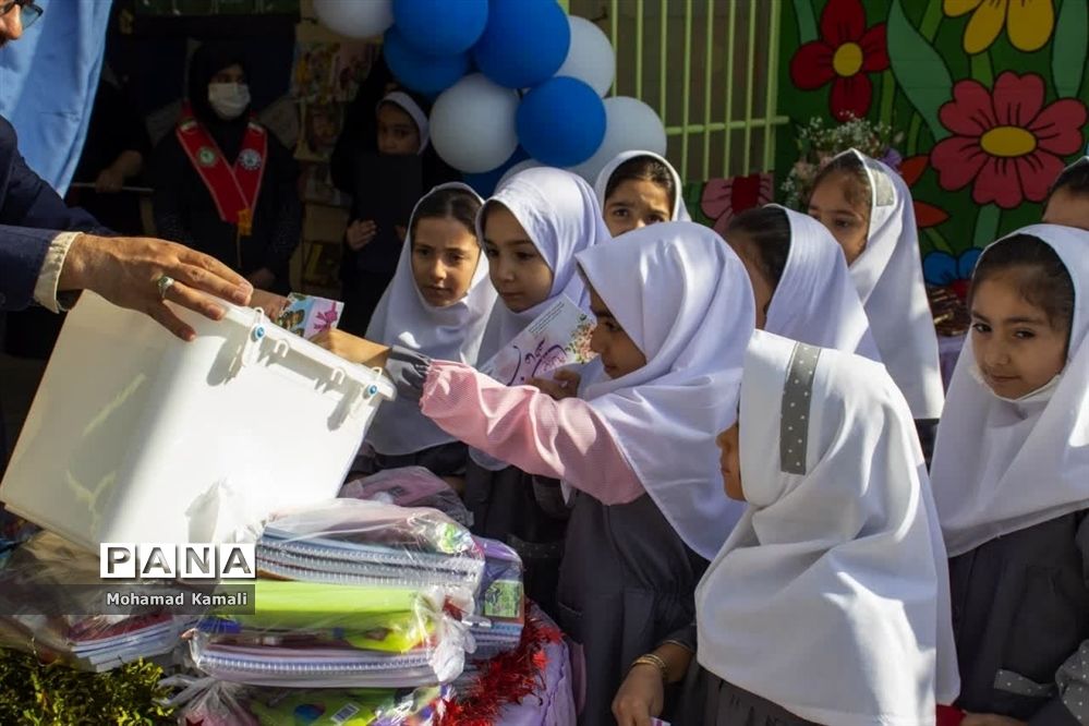 مراسم جشن عاطفه‌ها در دبستان شهید محلاتی