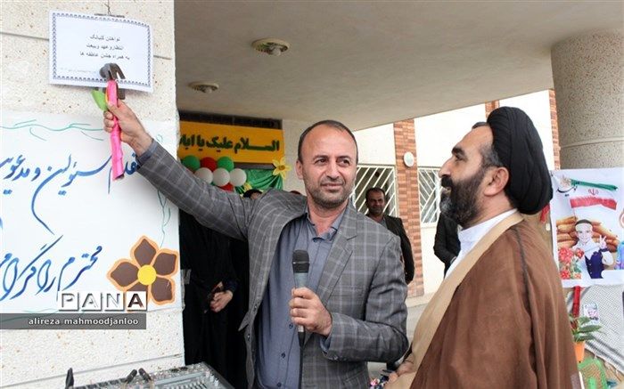 برگزاری جشن عاطفه‌ها در مدارس گلوگاه