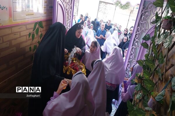 جشن آغاز امامت امام زمان(عج) در دبستان دخترانه فرهنگ منطقه ۱۳