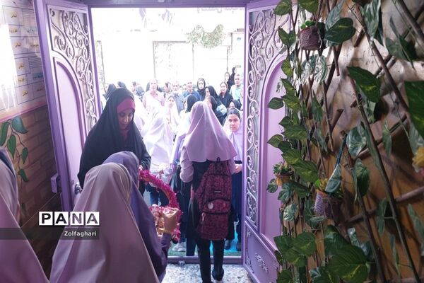 جشن آغاز امامت امام زمان(عج) در دبستان دخترانه فرهنگ منطقه ۱۳