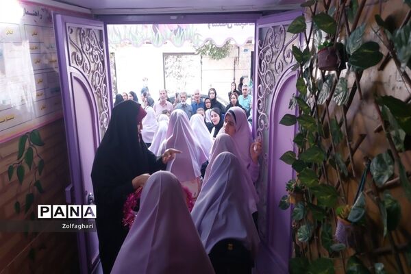 جشن آغاز امامت امام زمان(عج) در دبستان دخترانه فرهنگ منطقه ۱۳