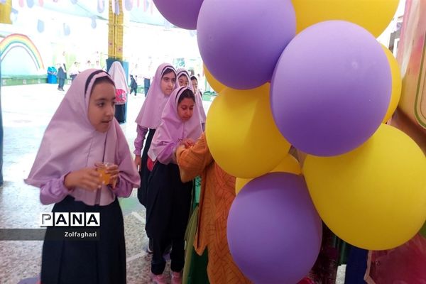 جشن آغاز امامت امام زمان(عج) در دبستان دخترانه فرهنگ منطقه ۱۳