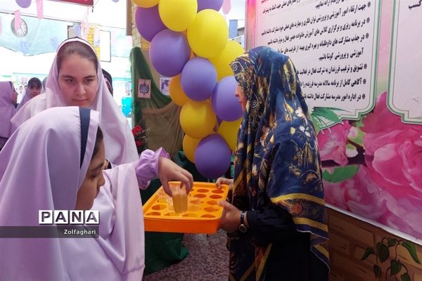 جشن آغاز امامت امام زمان(عج) در دبستان دخترانه فرهنگ منطقه ۱۳